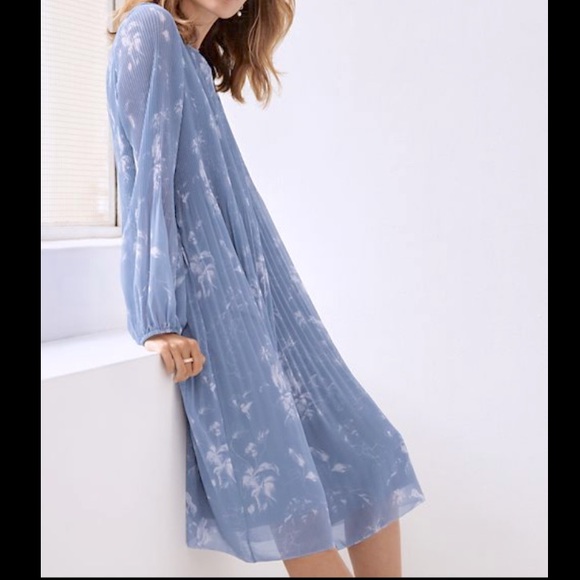 Aritzia Dresses & Skirts - Aritzia daydreamer dress size small